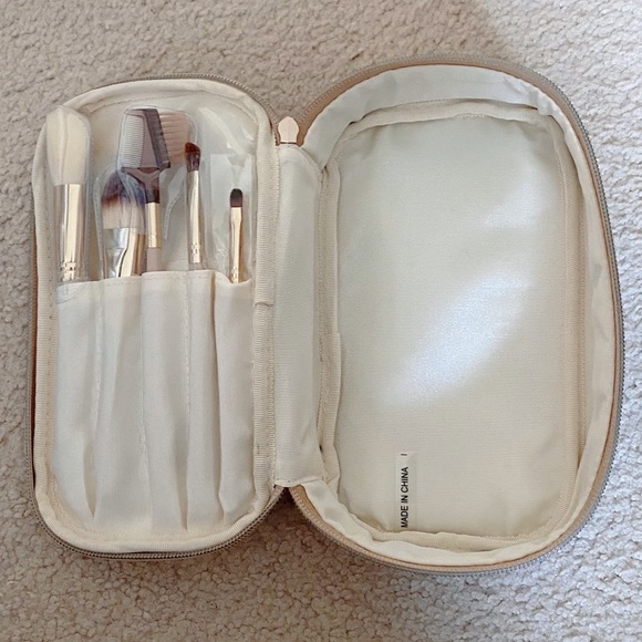 [Aritaum] Make Up Pouch with Make Up Brushes - Picture 1 of 4